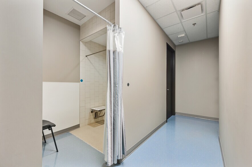 More Photos Of 5340 1st St SW, Calgary Medical For Lease