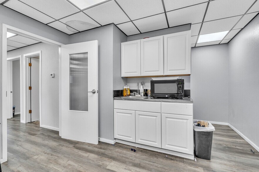 More Photos Of 845 W Moreno Ave, Colorado Springs Warehouse For Sale