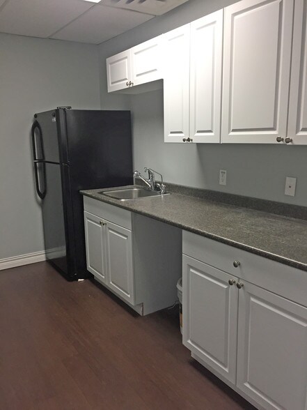 More Photos Of 1615 10th Ave SW, Calgary Office Residential For Lease