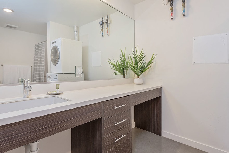 More Photos Of 900 NE 65th St, Seattle Apartments For Lease