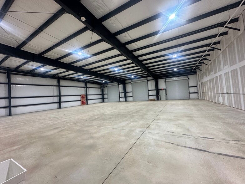 More Photos Of 4830 Marsett Pky, Cumming Light Manufacturing For Lease