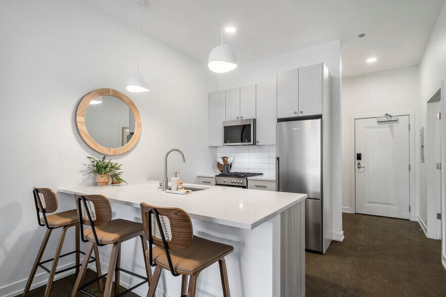 More Photos Of 1135 W Winona St, Chicago Apartments For Lease