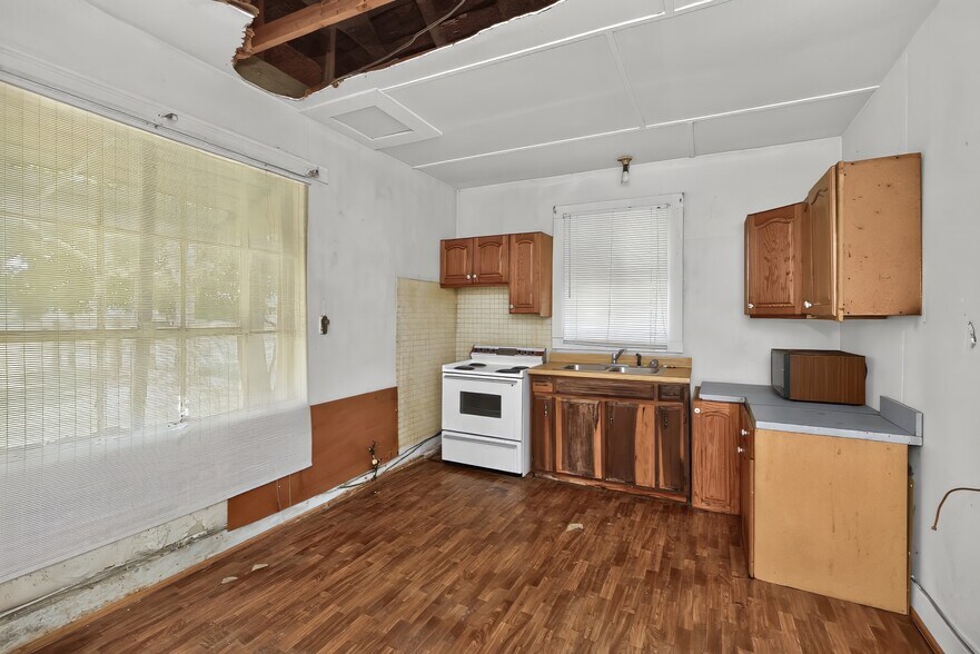 More Photos Of 43 Highway 433, Mackville Flex For Sale