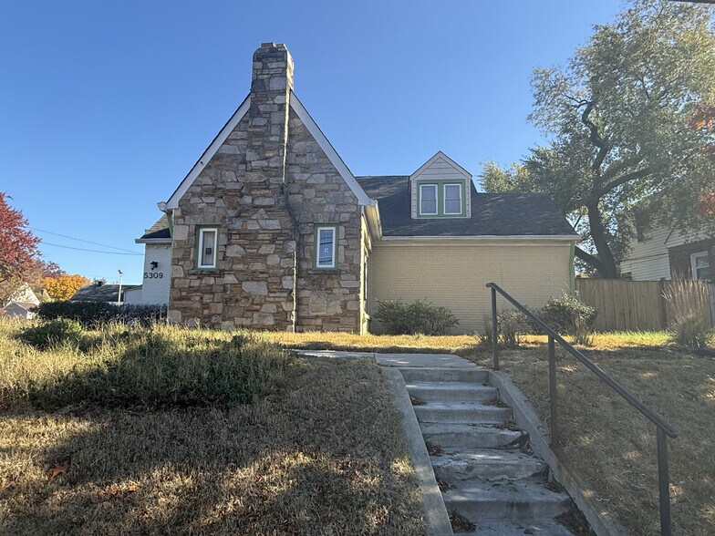 Primary Photo Of 5309 Kenilworth Ave, Riverdale Office For Sale
