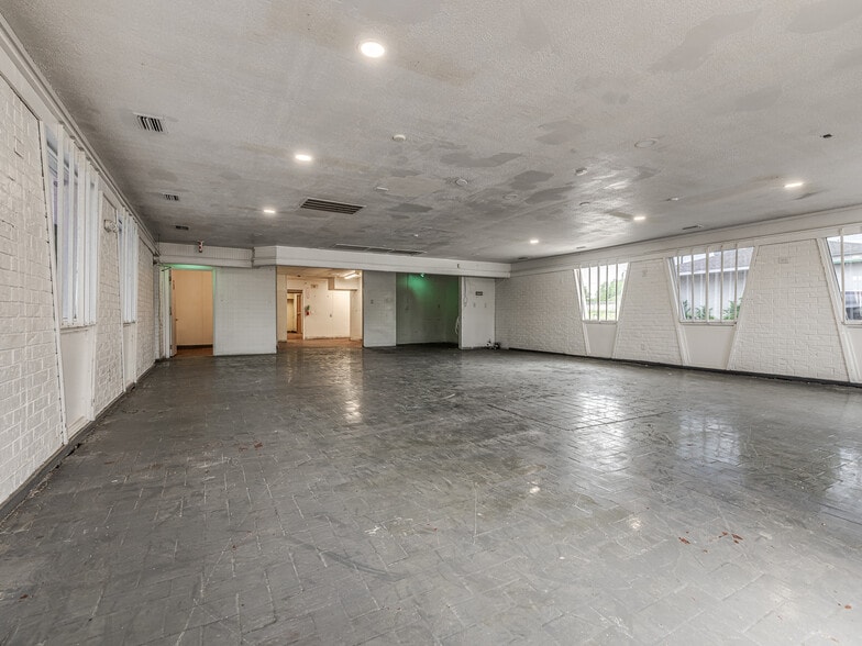 More Photos Of 741 NW 12th St, Moore Restaurant For Lease