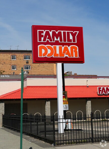 More Photos Of 426 Park St, Hartford Freestanding For Sale