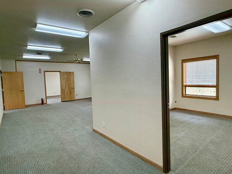 More Photos Of 120 Cole Ave, Pinedale Office For Sale