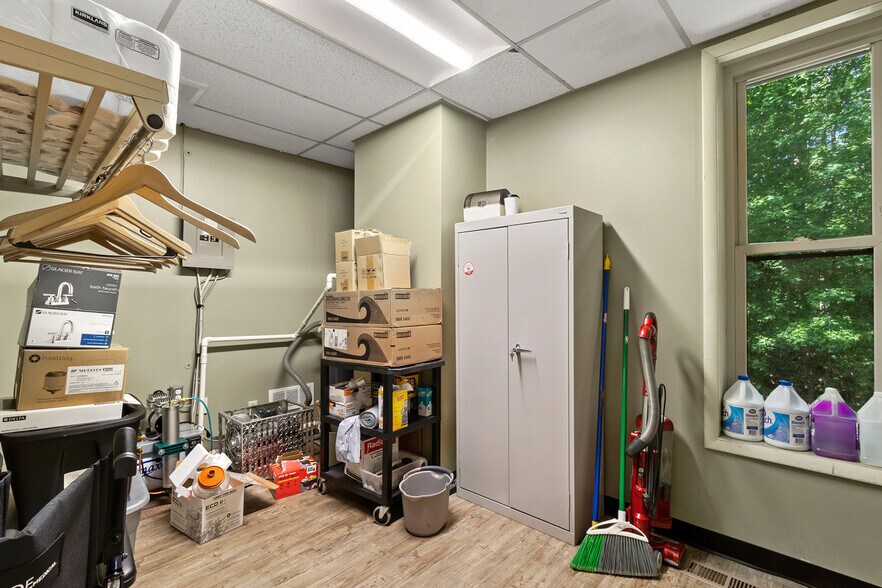 More Photos Of 279 N Main St, Kilmarnock General Retail For Sale