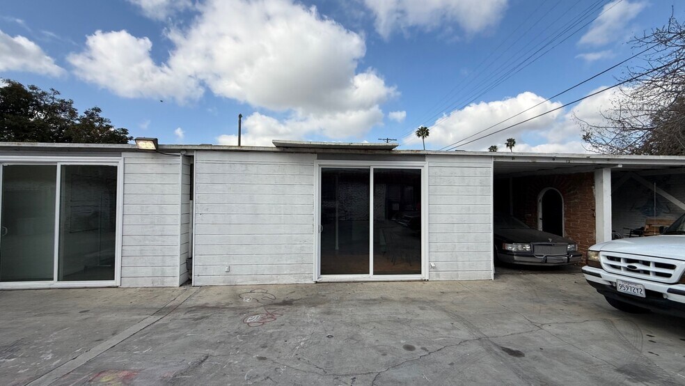 More Photos Of 4851-4853 W Jefferson Blvd, Los Angeles Loft Creative Space For Sale