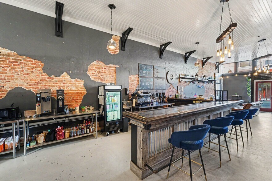 More Photos Of 100 S Market St, Madison Restaurant For Sale