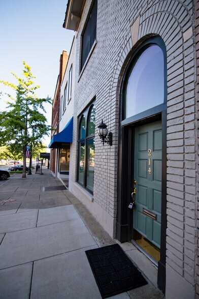 More Photos Of 214 W Main, Murfreesboro Storefront Retail Office For Lease