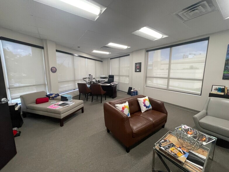 More Photos Of 641-653 W Michigan St, Orlando Warehouse For Lease