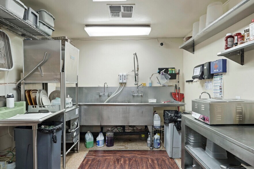 More Photos Of 14144 Market St, Walnut Grove Storefront For Sale