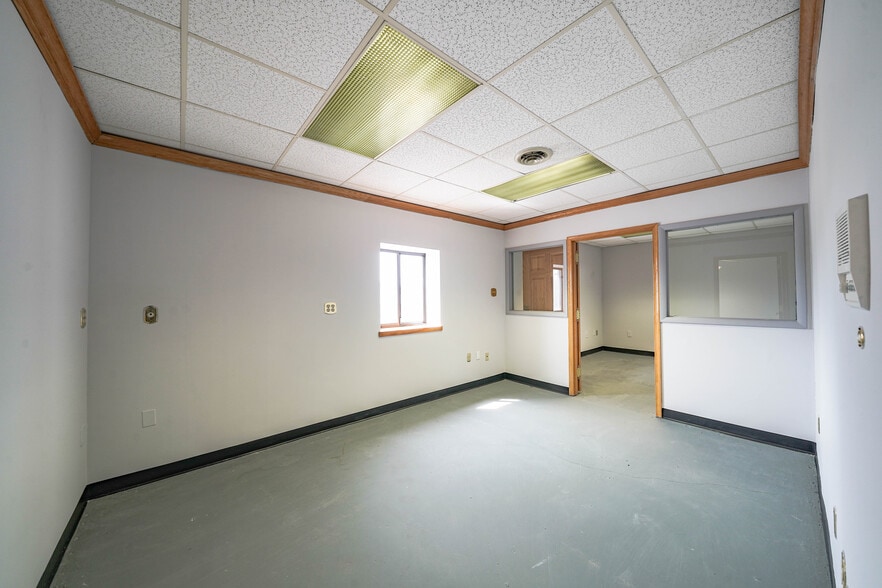 More Photos Of 8023 Malcolm Rd, Clinton Medical For Lease
