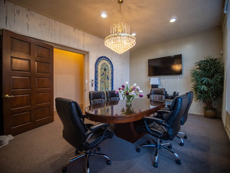 More Photos Of 7121 Magnolia Ave, Riverside Office For Sale