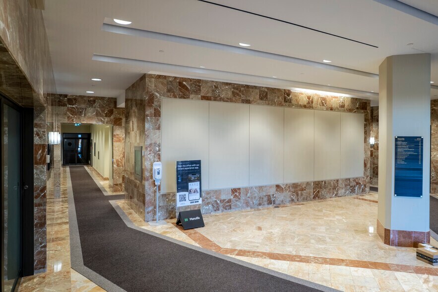 More Photos Of 6711 Mississauga Rd, Mississauga Office For Lease