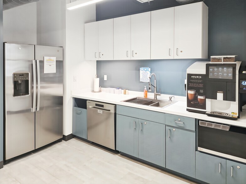More Photos Of 200 N Laura St, Jacksonville Coworking Space