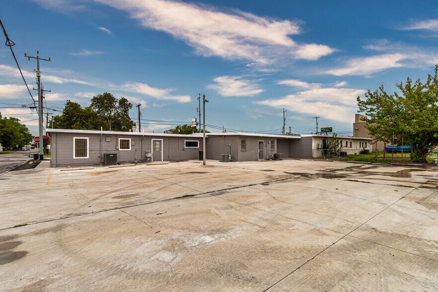 119123 E Wright Blvd, Universal City, TX 78148 Retail For Lease