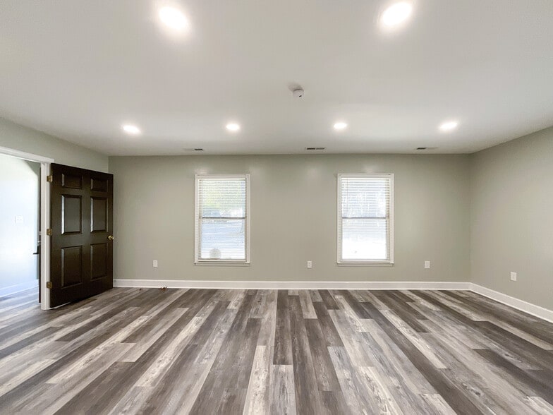 More Photos Of 1804 Lucas Ln, Charlotte Industrial For Lease