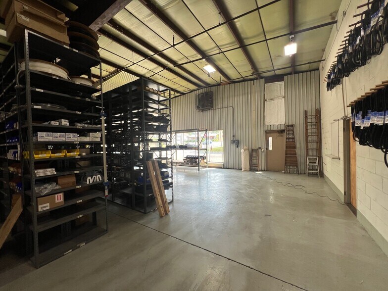 More Photos Of 110 Robinson St, Binghamton Light Distribution For Sale