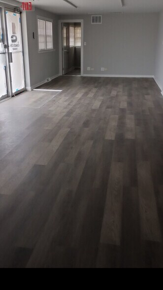 More Photos Of 5545 127th St, Crestwood Truck Terminal For Sale