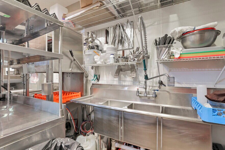 More Photos Of 14675 Zion Rd, Thornville Restaurant For Sale