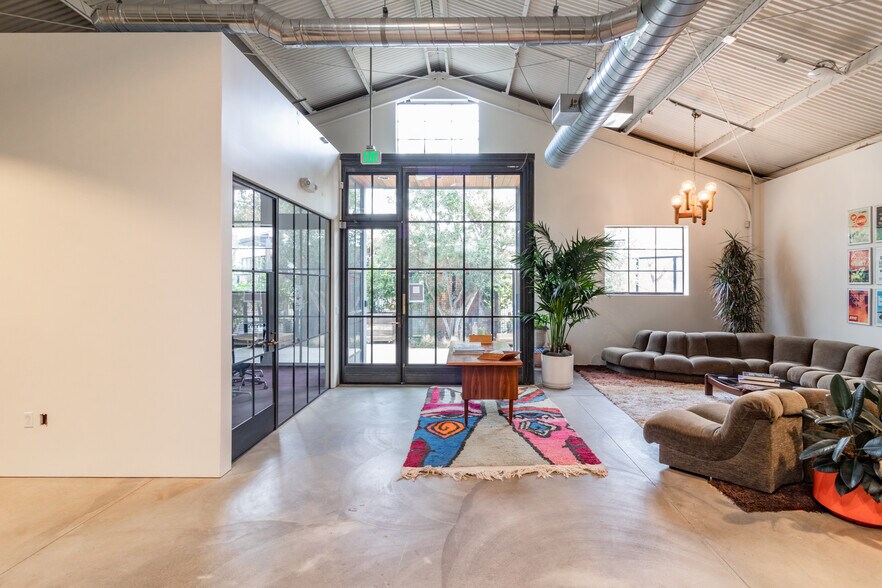 More Photos Of 2820 Newell St, Los Angeles Office For Sale