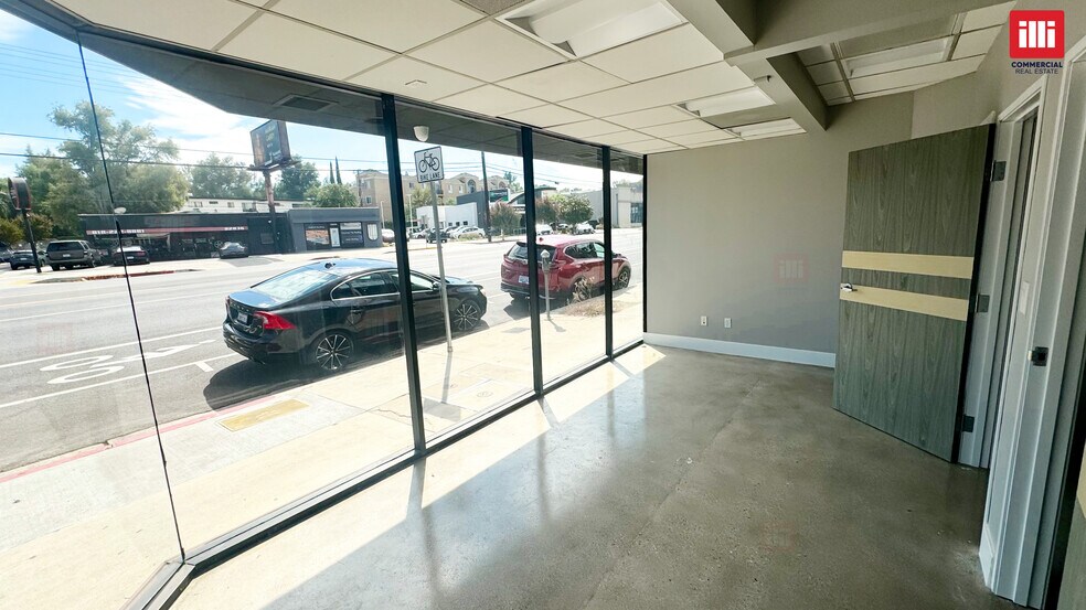 More Photos Of 22837 Ventura Blvd, Woodland Hills Office For Lease