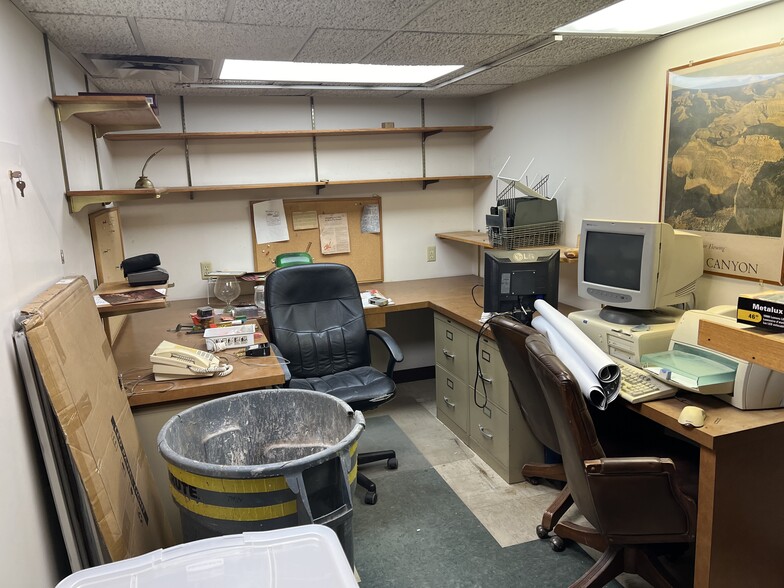 More Photos Of 1110 Dewey St, New Albany Storefront For Sale