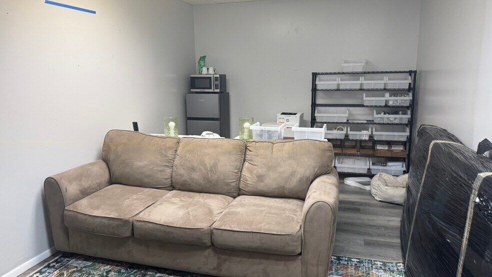 More Photos Of 1684 N Belcher Rd, Clearwater Flex For Lease