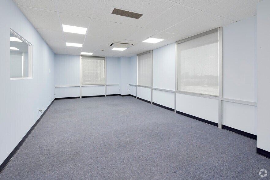 More Photos Of 205 S Whiting St, Alexandria Medical For Lease