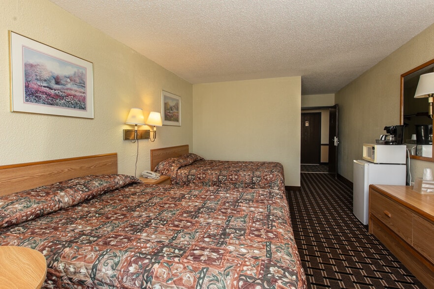 More Photos Of 2093 W Oklahoma Ave, Ulysses Hotel For Sale