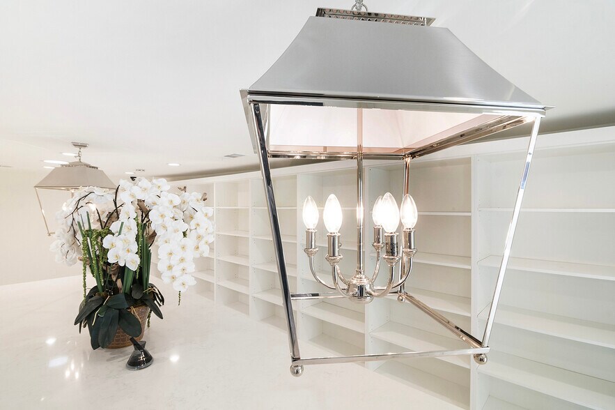 More Photos Of 6017 Melrose Ave, Los Angeles General Retail For Sale