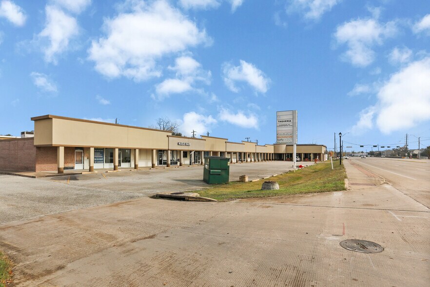 More Photos Of 2622 NASA Rd 1, Seabrook Unknown For Lease