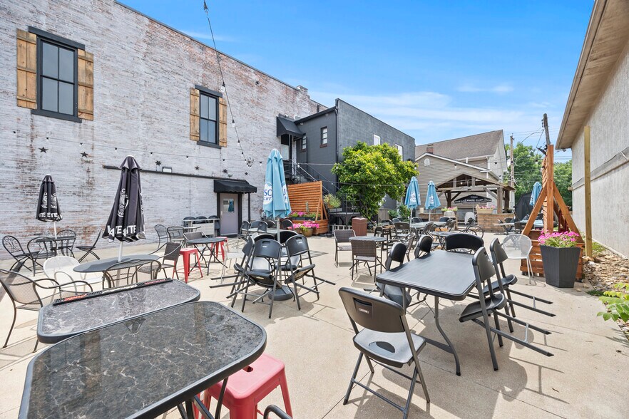 More Photos Of 7345-7347 E Main St, Reynoldsburg General Retail For Sale