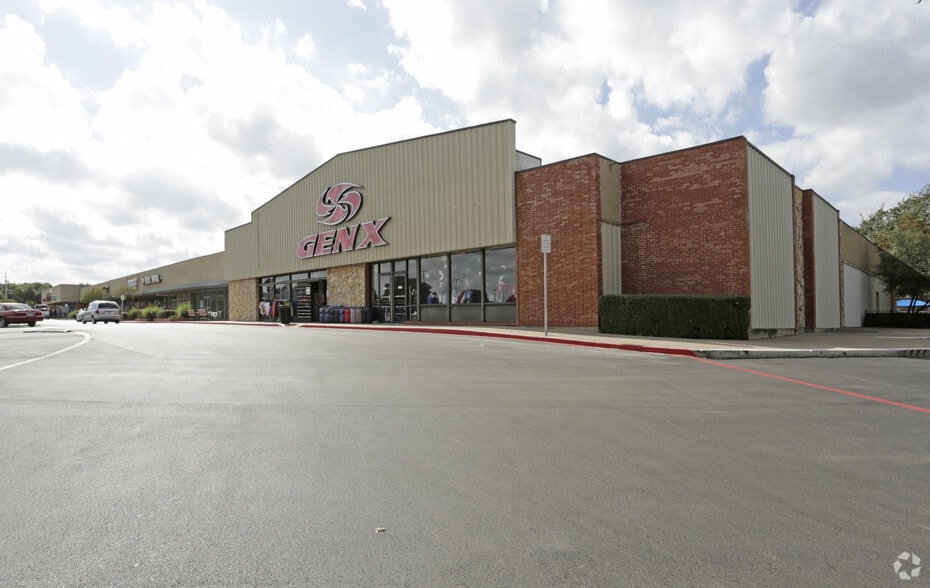 More Photos Of 655-700 W Illinois Ave, Dallas Unknown For Lease