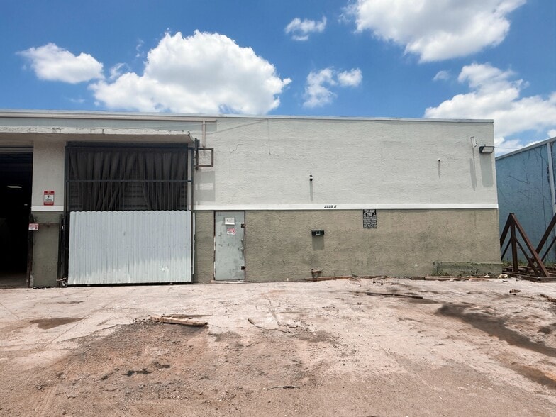 More Photos Of 2335-2337 NW 149th St, Opa-locka Warehouse For Lease