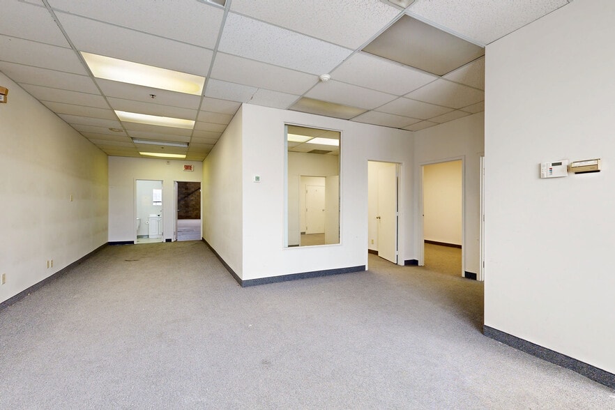 Primary Photo Of 90A-90F Boul Brunswick, Dollard-des-Ormeaux Warehouse For Lease