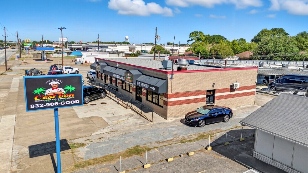 More Photos Of 1024 Decker Dr, Baytown General Retail For Sale
