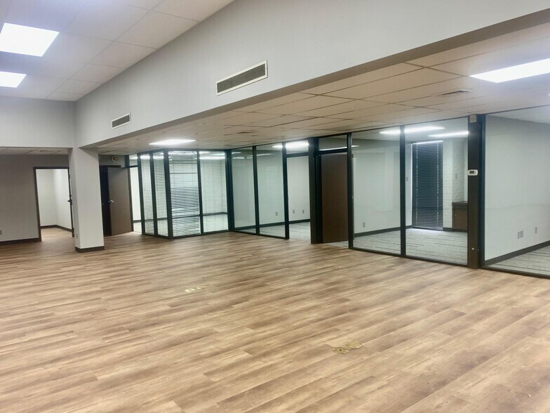 More Photos Of 2440 S High St, Longview Office For Lease
