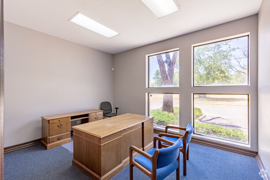 More Photos Of 440 N Center St, Arlington Office For Sale