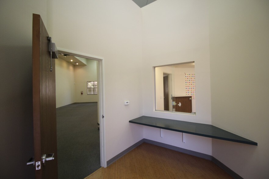 More Photos Of 66 N Pecos Rd, Henderson Medical For Lease