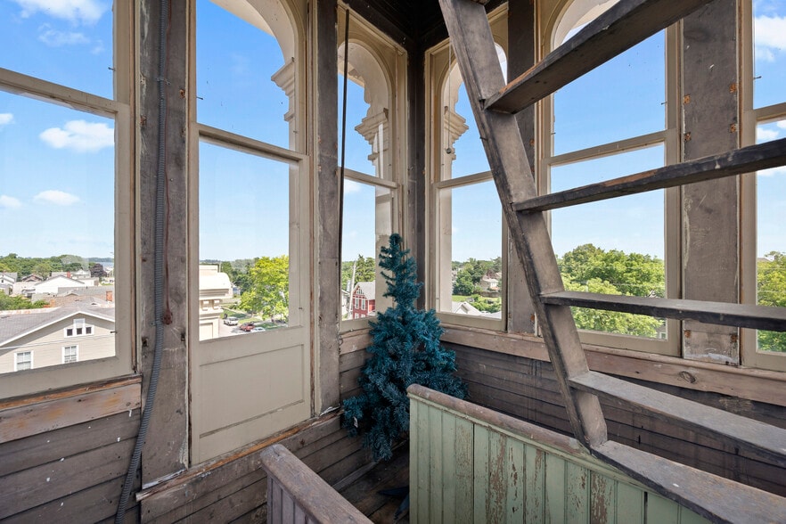 More Photos Of 403 E Adams St, Sandusky Hospitality For Sale
