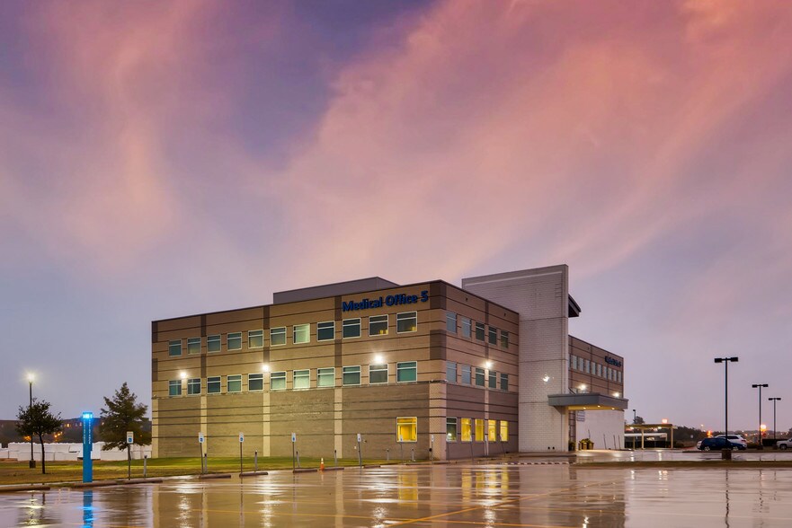 More Photos Of 12001 South Fwy, Burleson Medical For Lease