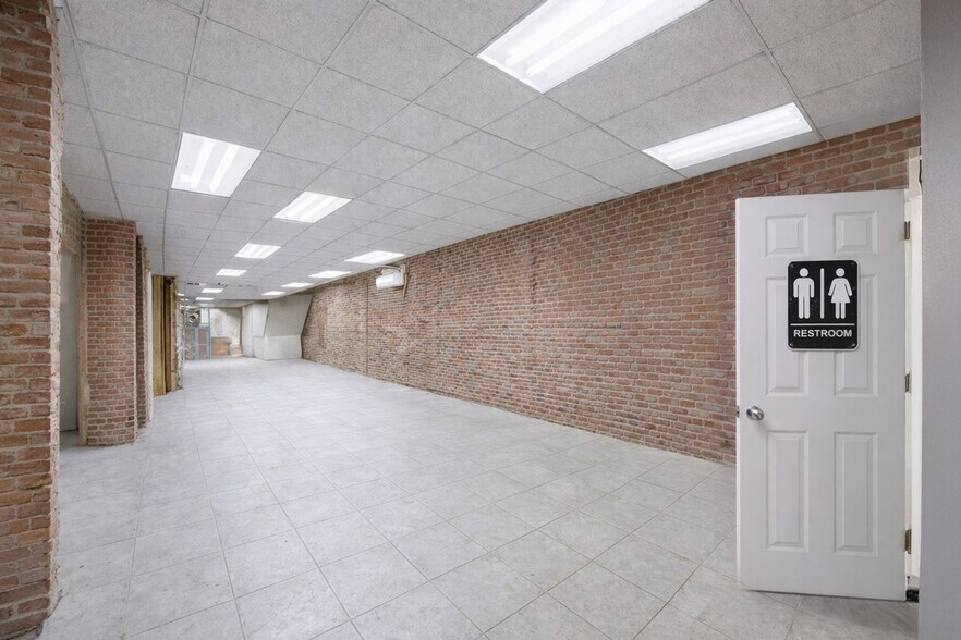 More Photos Of 102 W 29th St, New York Storefront Retail Residential For Lease