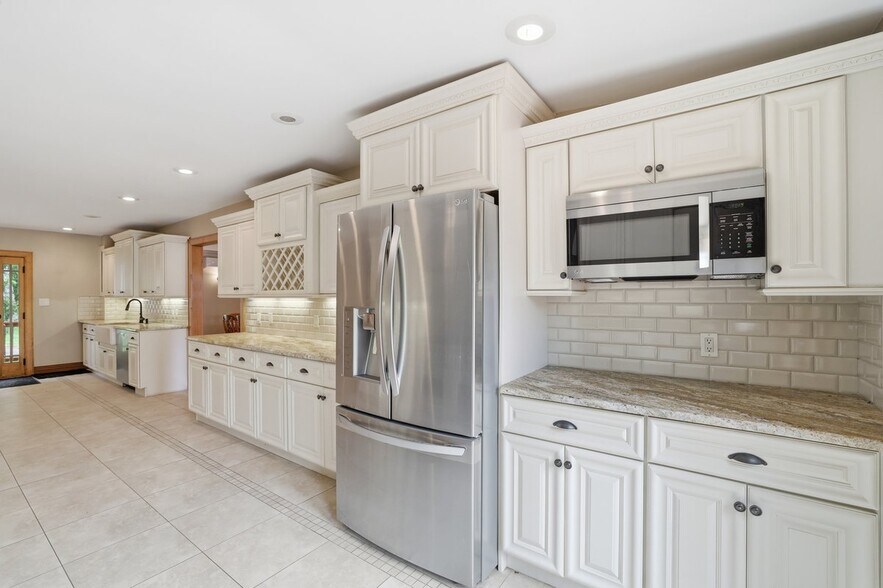 More Photos Of 1015 PA-390, Greentown Hospitality For Sale