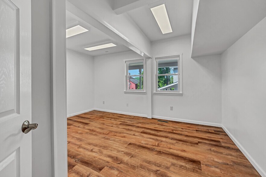 More Photos Of 14 Elm St, New Milford Office For Lease