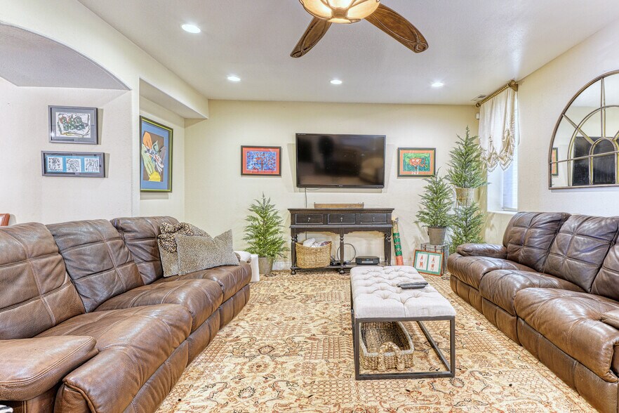 More Photos Of 1234 Manitoba Ave, South Milwaukee Specialty For Sale