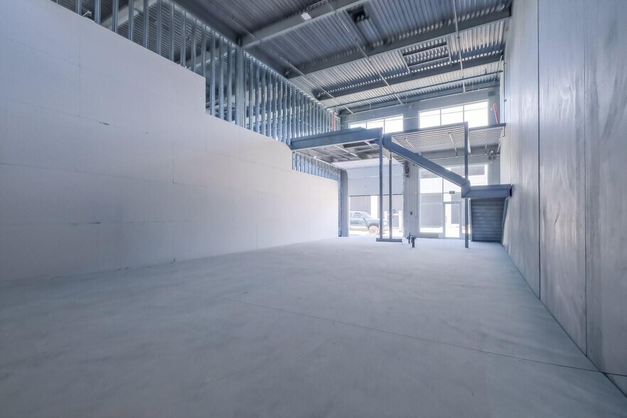 More Photos Of 3179 Appaloosa Rd, Kelowna Warehouse For Sale