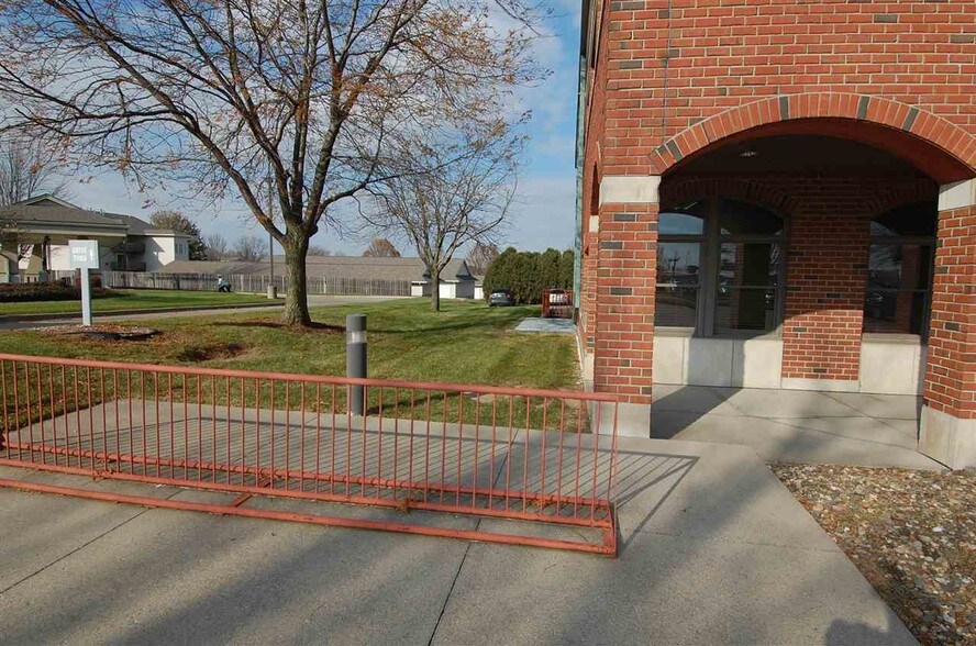 More Photos Of 2346 Mormon Trek Blvd, Iowa City Office For Lease